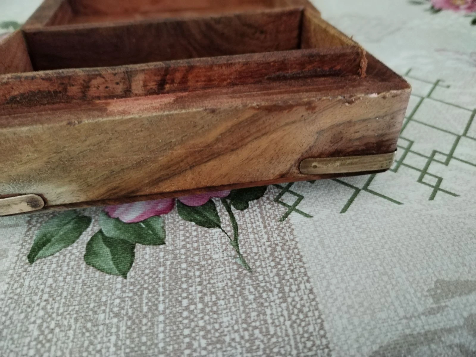 Hermosa caja antigua de la marina en madera maciza de castaño o exótica y latón. – photo 11
